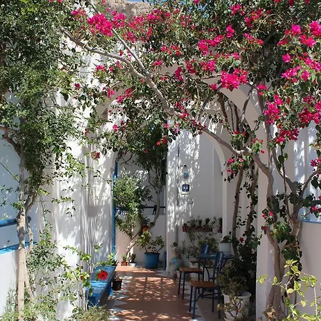 Semprou Gasthuis Perissa (Santorini)
