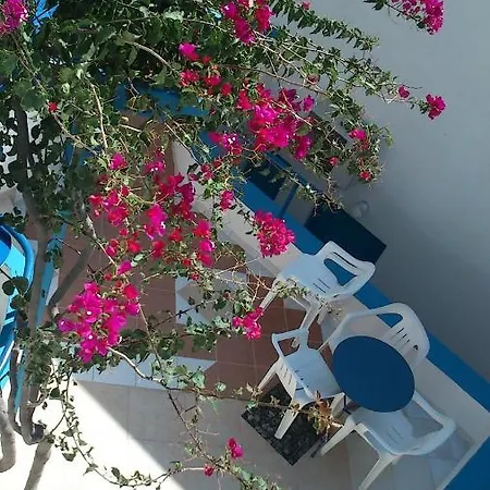 Semprou Gasthuis Perissa (Santorini)