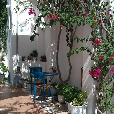 Semprou 3* Perissa (Santorini)
