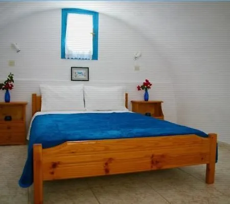 Guest house Semprou Perissa (Santorini)