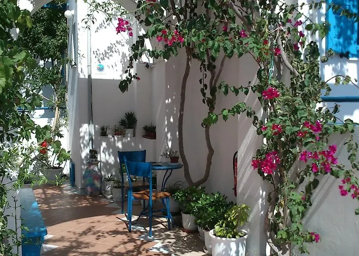 Semprou 3* Perissa (Santorini)
